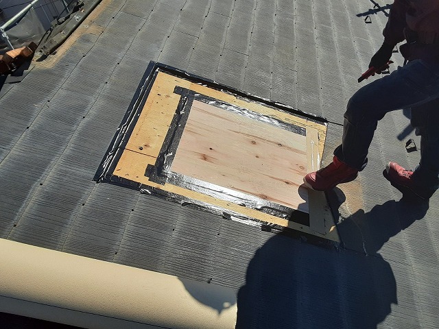 天窓工事で穴埋め処理